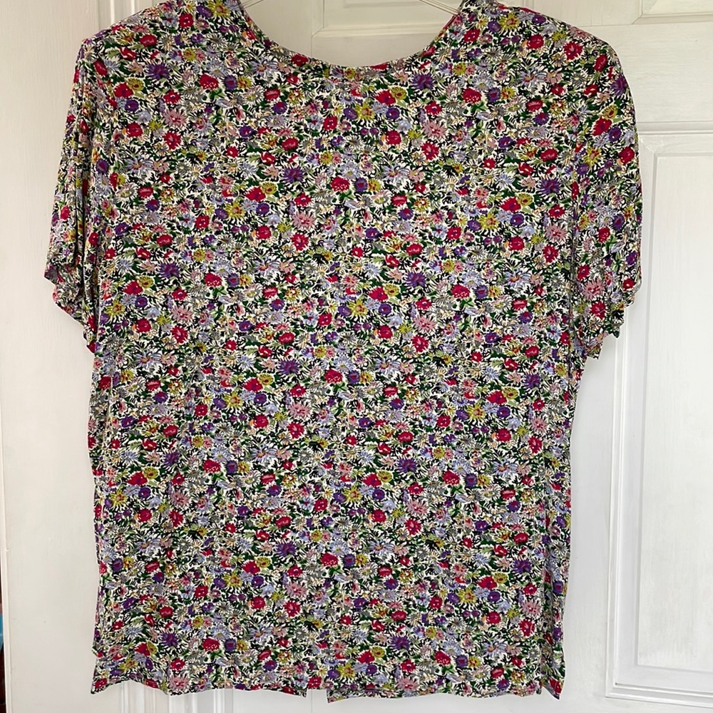 Liz Claiborne, 14, button back floral blouse